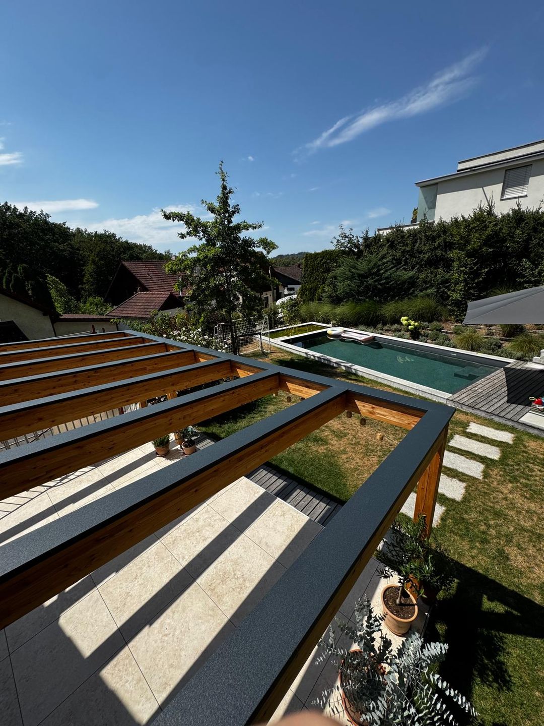 Terrassenüberdachung mit Spenglerarbeit – Dachkonzept Radinger